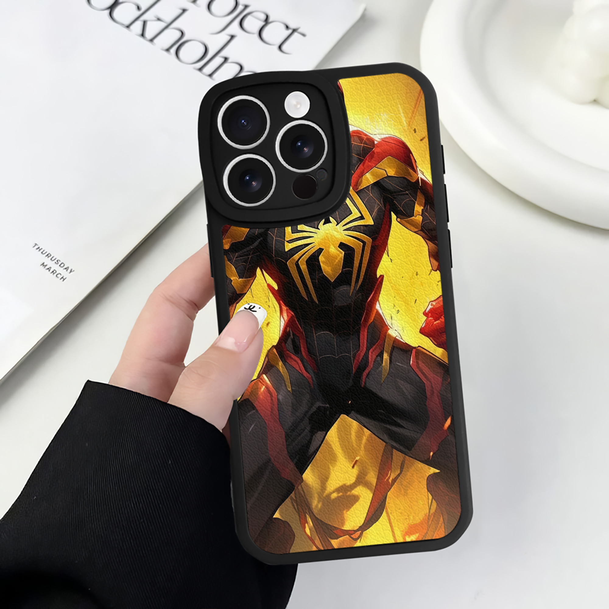 Spider Man スパイダーマン 【iPhone 16シリーズ対応】シリコンスマホケース（レザー調） 材質：シリコン